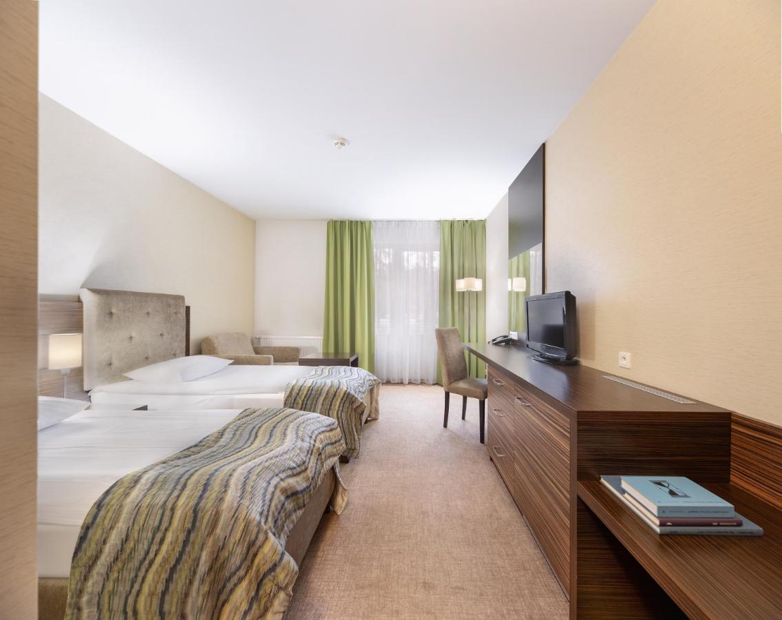 Hotel Moran & Spa Powidz  Exterior photo